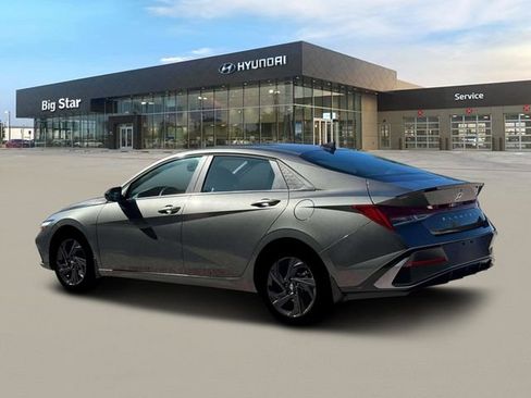 Used 2026 Hyundai Elantra SEL Sport Premium FWD image 4