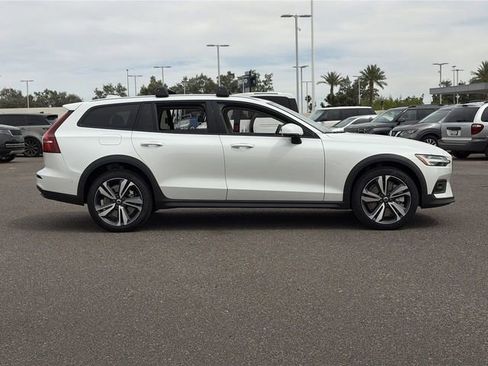 New 2026 Volvo V60 B5 Cross Country Plus w/ Climate Package AWD/4WD image 6