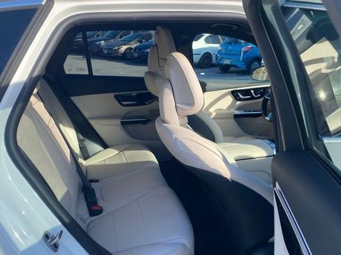 Used 2025 Mercedes-Benz GLC 350e 4MATIC image 27