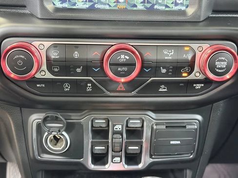 Used 2020 Jeep Gladiator Overland AWD/4WD image 46