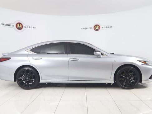 Used 2024 Lexus ES 300h F Sport image 2