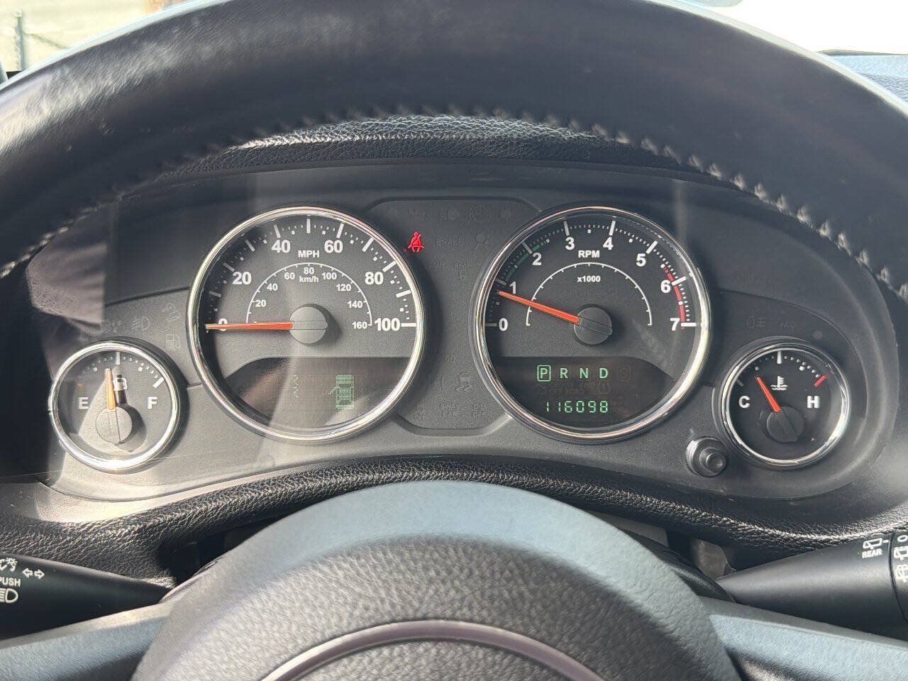 Used 2013 Jeep Wrangler Unlimited Sahara w/ Connectivity Group AWD/4WD image 31