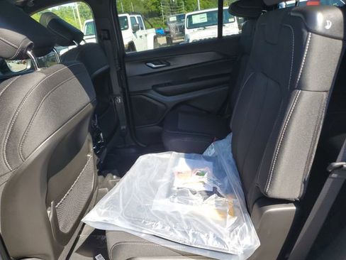 New 2025 Jeep Grand Cherokee L Laredo w/ Luxury Tech Group I image 16