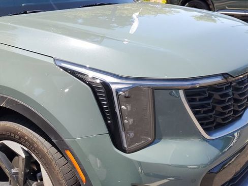 Used 2025 Kia Sorento EX AWD/4WD image 9
