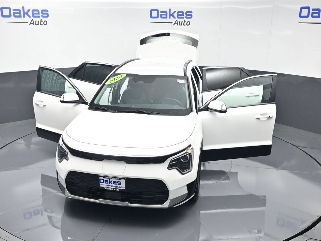 Certified 2024 Kia Niro Wind w/ Wind Preserve Package FWD image 58