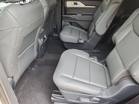 New 2025 Ford Explorer Active w/ Active Comfort Package image 8