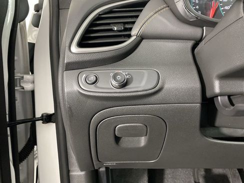 Used 2022 Chevrolet Trax LT w/ LT Convenience Package image 20