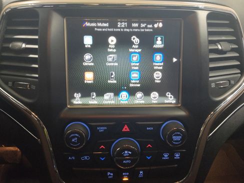 Used 2014 Jeep Grand Cherokee Limited image 25