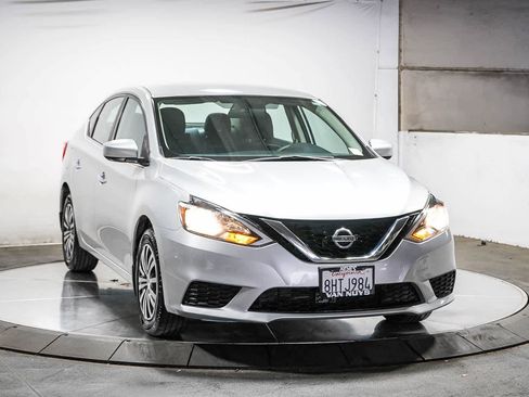 Used 2016 Nissan Sentra SV FWD image 2