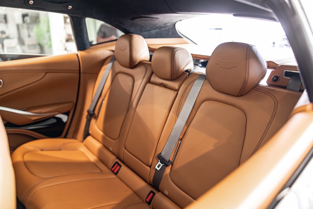 Used 2021 Aston Martin DBX AWD/4WD image 33