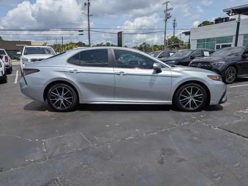Used 2021 Toyota Camry SE FWD image 4
