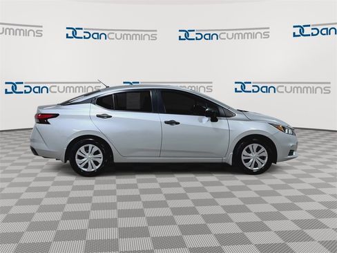 Used 2022 Nissan Versa S image 9