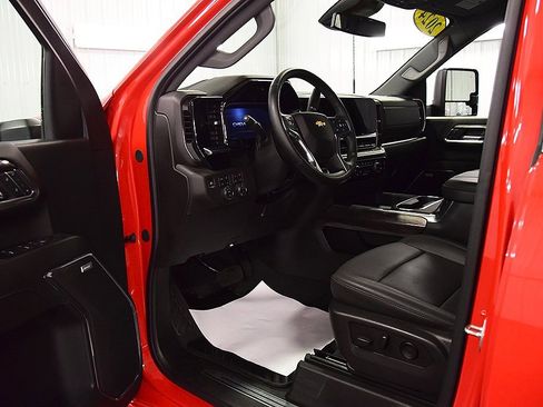 Used 2024 Chevrolet Silverado 2500 LTZ w/ LTZ Convenience Package image 17