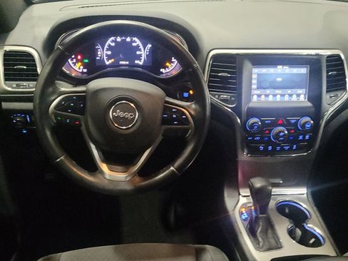 Used 2019 Jeep Grand Cherokee Laredo AWD/4WD image 22