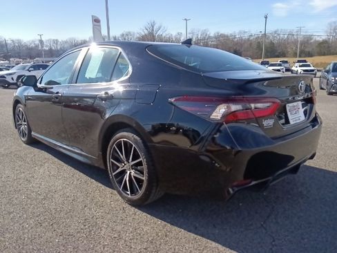 Used 2023 Toyota Camry SE image 5
