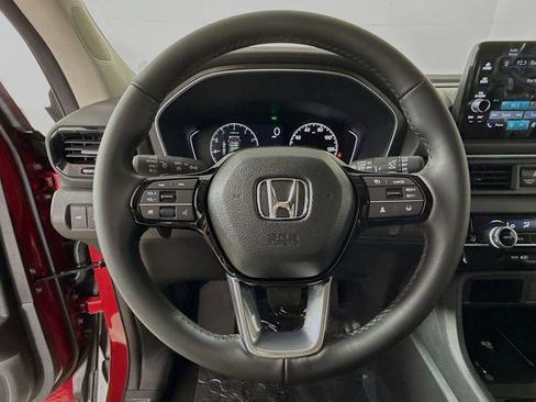 Used 2025 Honda Pilot EX-L image 8