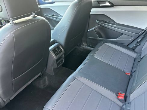 Used 2022 Volkswagen Taos SE FWD image 13