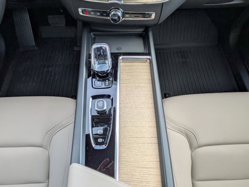 New 2026 Volvo XC60 T8 Plus w/ Protection Package Premier image 19