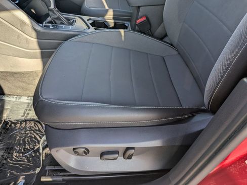 Certified 2023 Volkswagen Taos SE FWD image 18