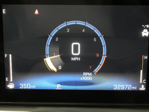 Used 2025 Chevrolet Trax LT FWD image 15