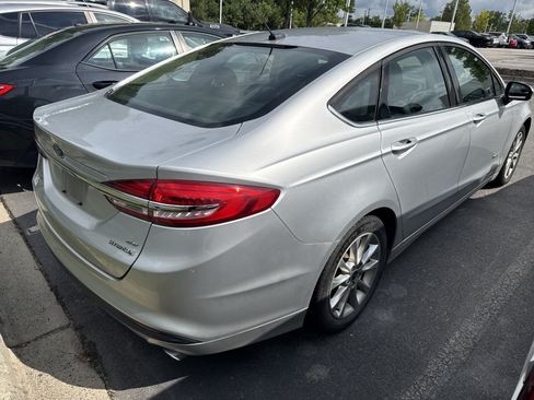 Used 2017 Ford Fusion SE FWD image 7
