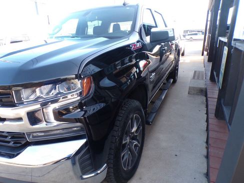 Used 2021 Chevrolet Silverado 1500 LT w/ Z71 Off-Road Package image 3