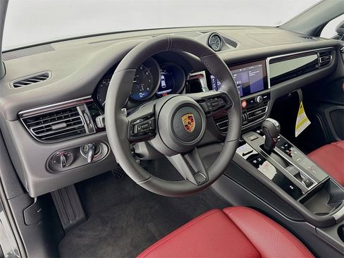 New 2026 Porsche Macan image 4