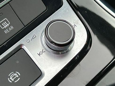 Used 2023 Audi Q8 Premium Plus w/ Premium Plus Package image 32