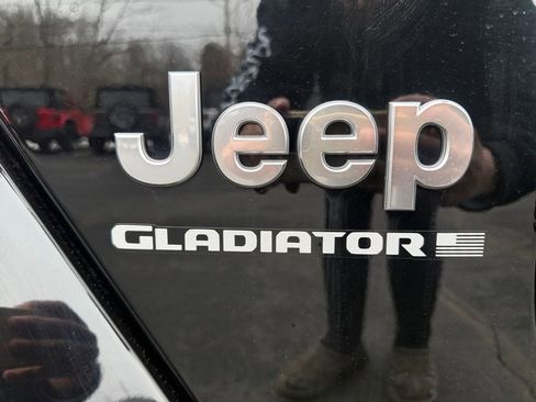 Certified 2023 Jeep Gladiator Overland w/ LED Lighting Group image 17