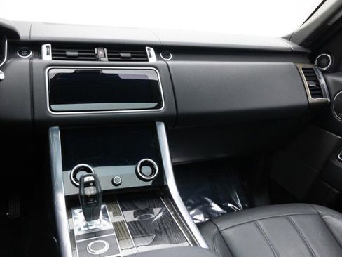 Used 2018 Land Rover Range Rover Sport SE image 14