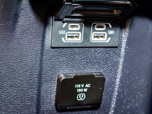 Used 2022 Jeep Wrangler Unlimited Sahara image 18