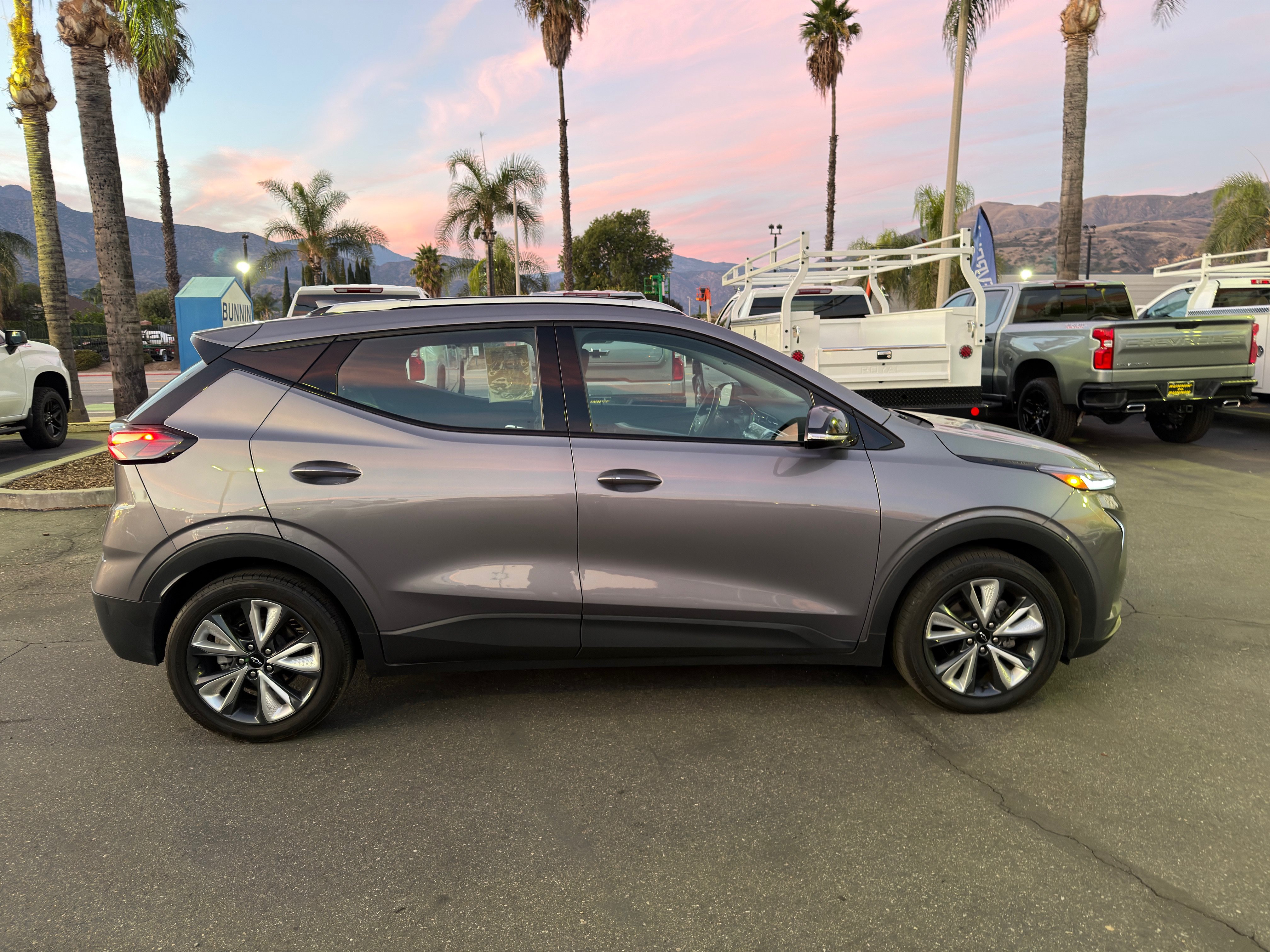 Used 2023 Chevrolet Bolt EUV LT w/ Convenience Package FWD image 9