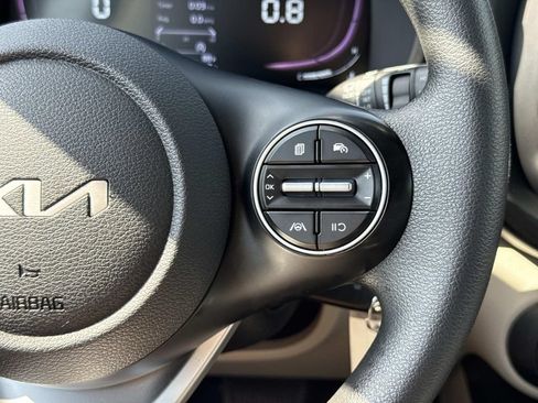 Used 2023 Kia Soul LX FWD image 9