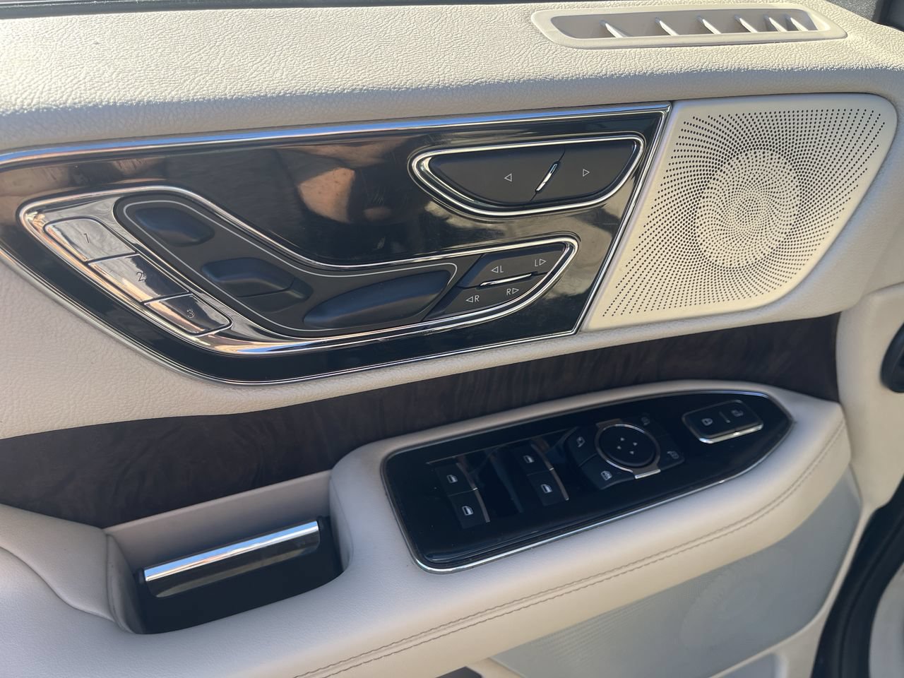 Used 2018 Lincoln Navigator Reserve w/ Technology Package AWD/4WD image 24