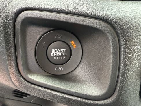 New 2025 Jeep Gladiator Sport image 36