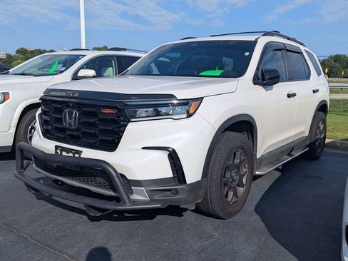 Used 2024 Honda Pilot TrailSport image 5