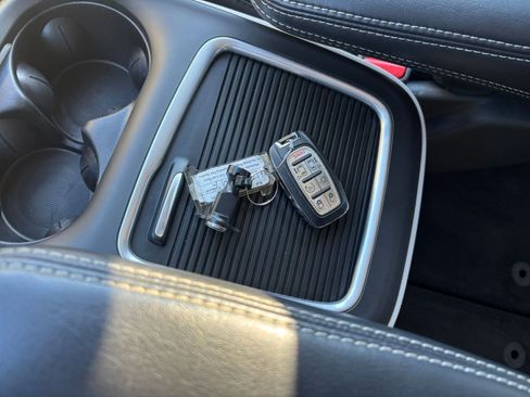 Used 2024 Chrysler Pacifica Touring-L image 23