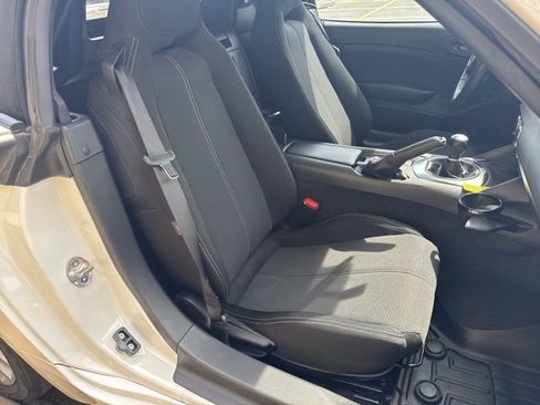 Used 2019 FIAT 124 Spider Classica w/ Technology Group RWD image 2