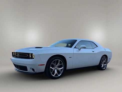 Used 2015 Dodge Challenger R/T Plus RWD image 9