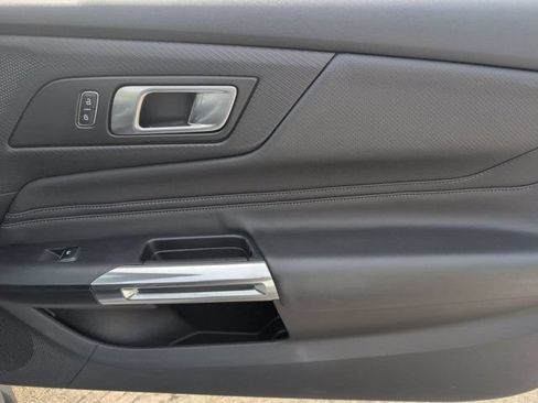 Used 2025 Ford Mustang Premium RWD image 31