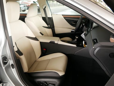 New 2025 Lexus ES 350 w/ Premium Package image 6