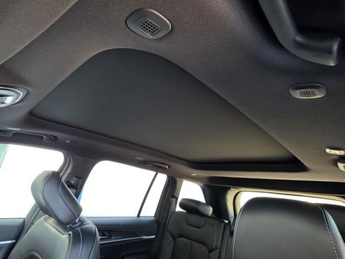 New 2026 Jeep Grand Cherokee Limited image 8