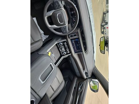 Used 2021 GMC Yukon Denali w/ Denali Premium Package AWD/4WD image 9