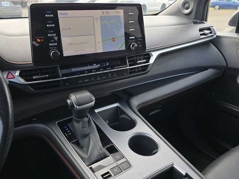 Used 2022 Toyota Sienna XSE w/ XSE Plus Package FWD image 38
