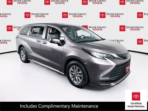 Certified 2022 Toyota Sienna LE FWD image 3