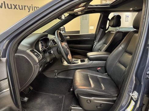 Used 2019 Jeep Grand Cherokee Limited w/ Trailer Tow Group IV image 8