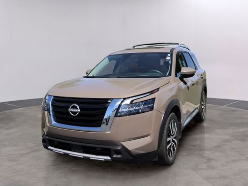 Used 2024 Nissan Pathfinder Platinum w/ Cargo Package AWD/4WD image 1