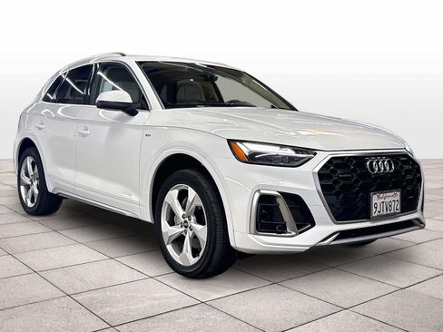 Used 2023 Audi Q5 2.0T Premium Plus w/ Premium Plus Package AWD/4WD image 2