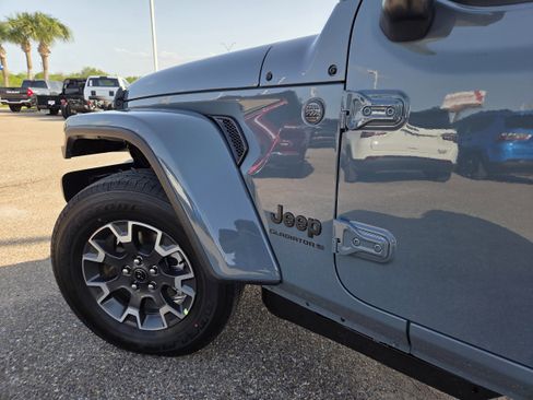 New 2026 Jeep Gladiator Sport image 11