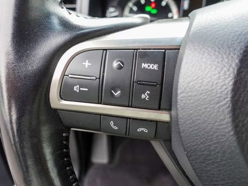 Used 2020 Lexus LX 570 4WD w/ 3rd Row & Luxury Pkg image 15